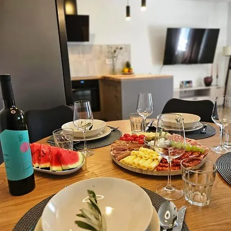 Roberta Apartment *