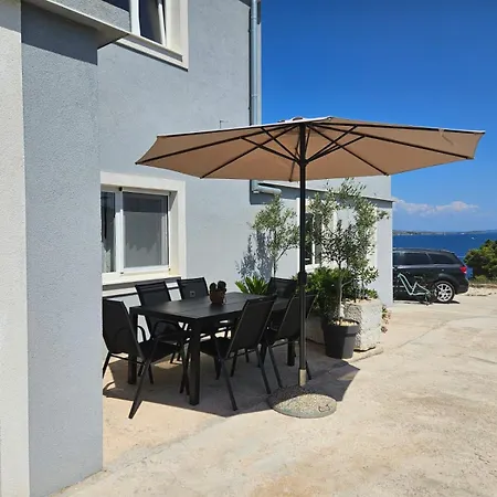 Roberta Apartment