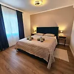 Roberta Apartman *